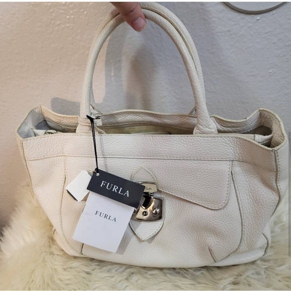 Furla Cream Pebble Leather Shoulder Bag - Picture 3 of 5